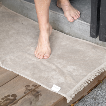 Lite sandfarget håndkle