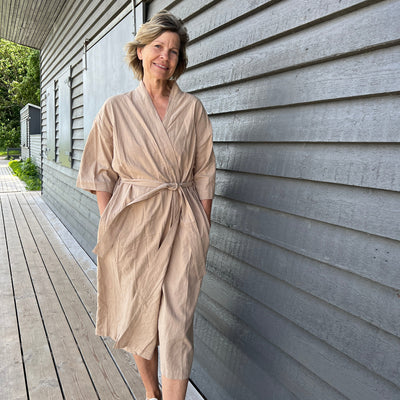 Kimono i lin og bomull - sandfarget