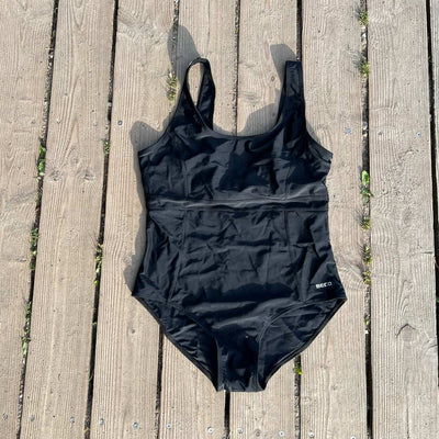 Badedrakt svart med kopp