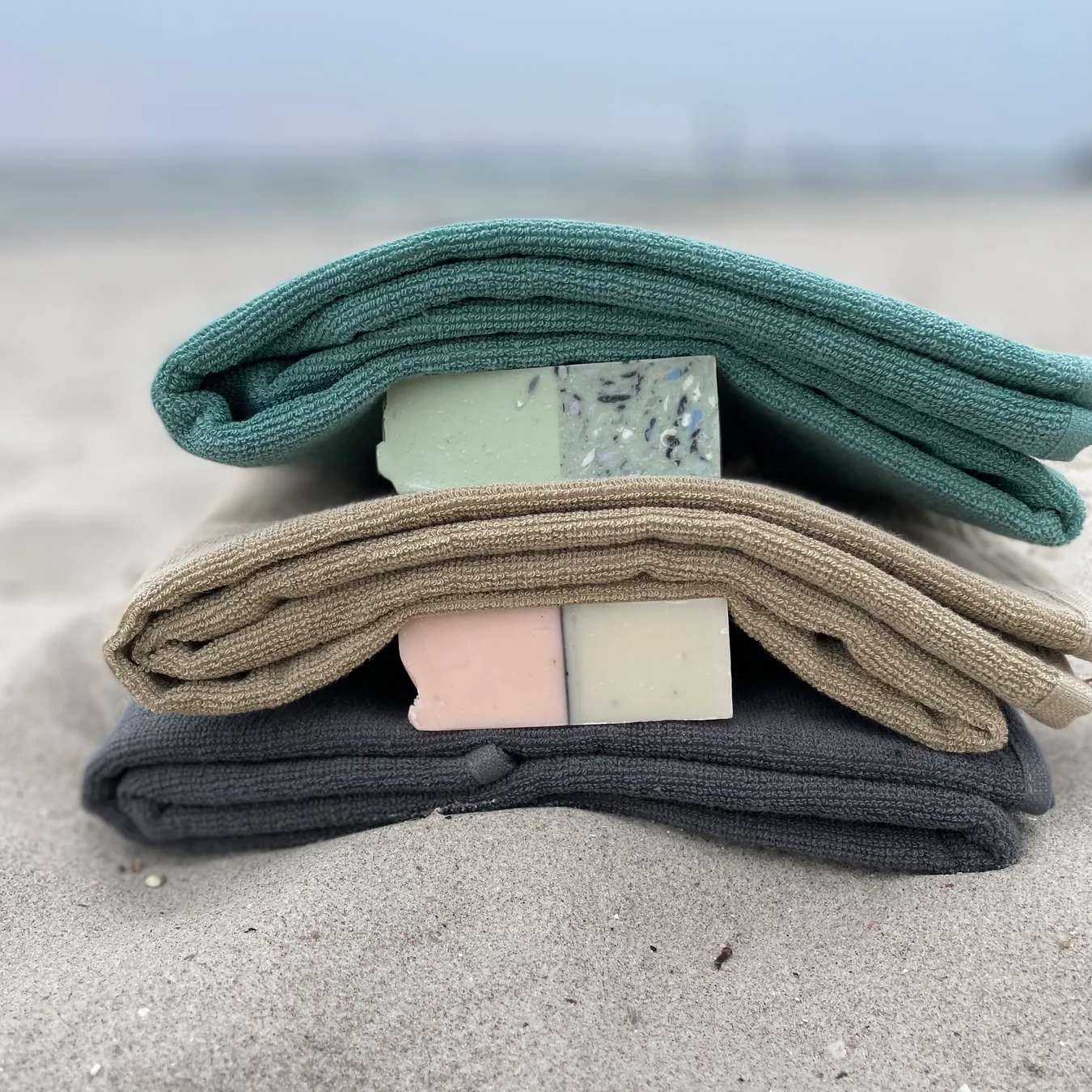 Sandfarget badehåndkle